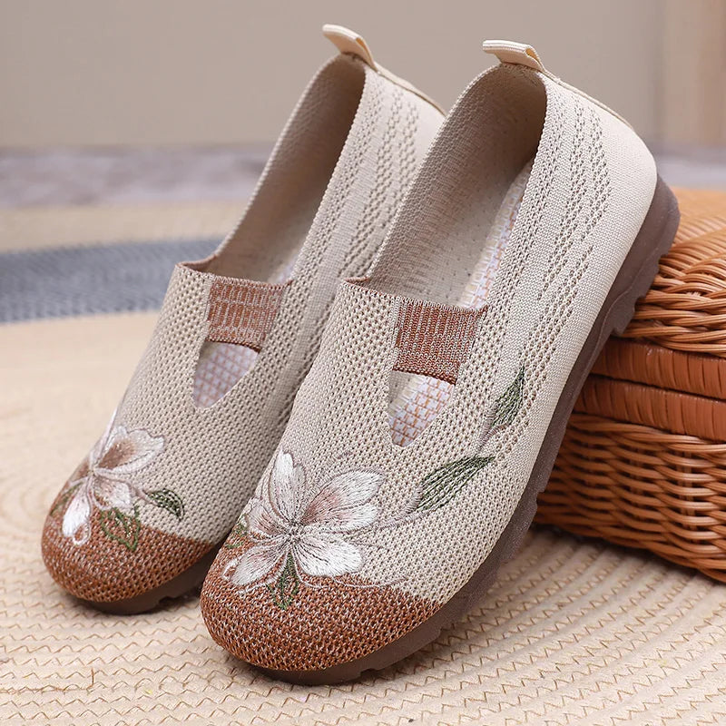 Ladies' summer 2025 breathable soft sole anti-slip mom shoes leisure mesh flat embroidered shoes
